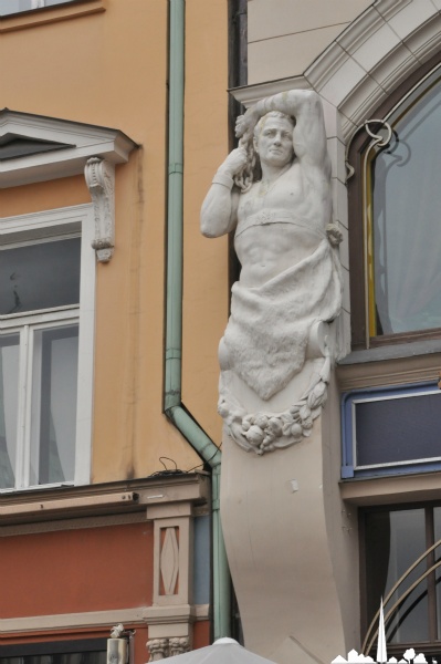 Cariatide dans le vieux quartier