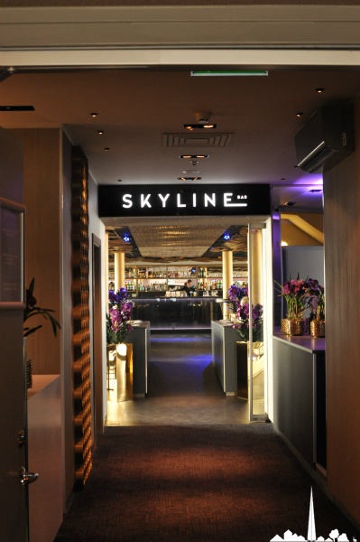 Entrée du bar "Skyline"
	