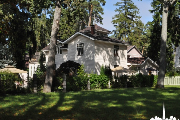 Belle maison en en bois