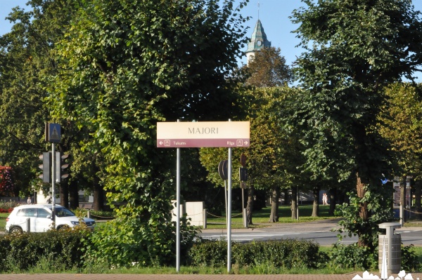 Sur le quai de la gare de Majori